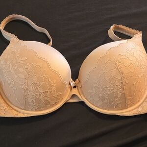 Victoria's Secret Lace Push-Up Bra in Cream/beige/khaki....